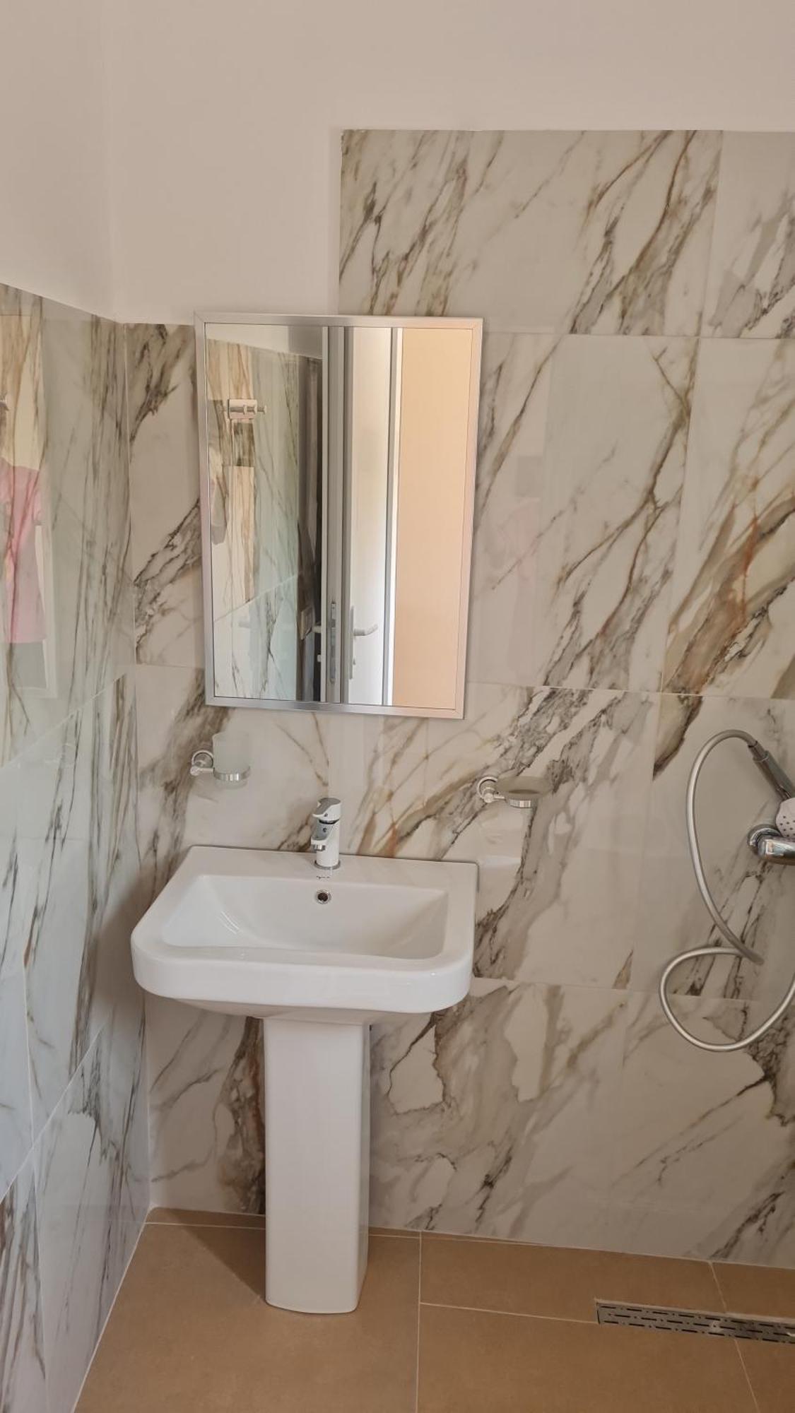 Sol Apartments Gjiri Lalzit Durrës Exteriör bild